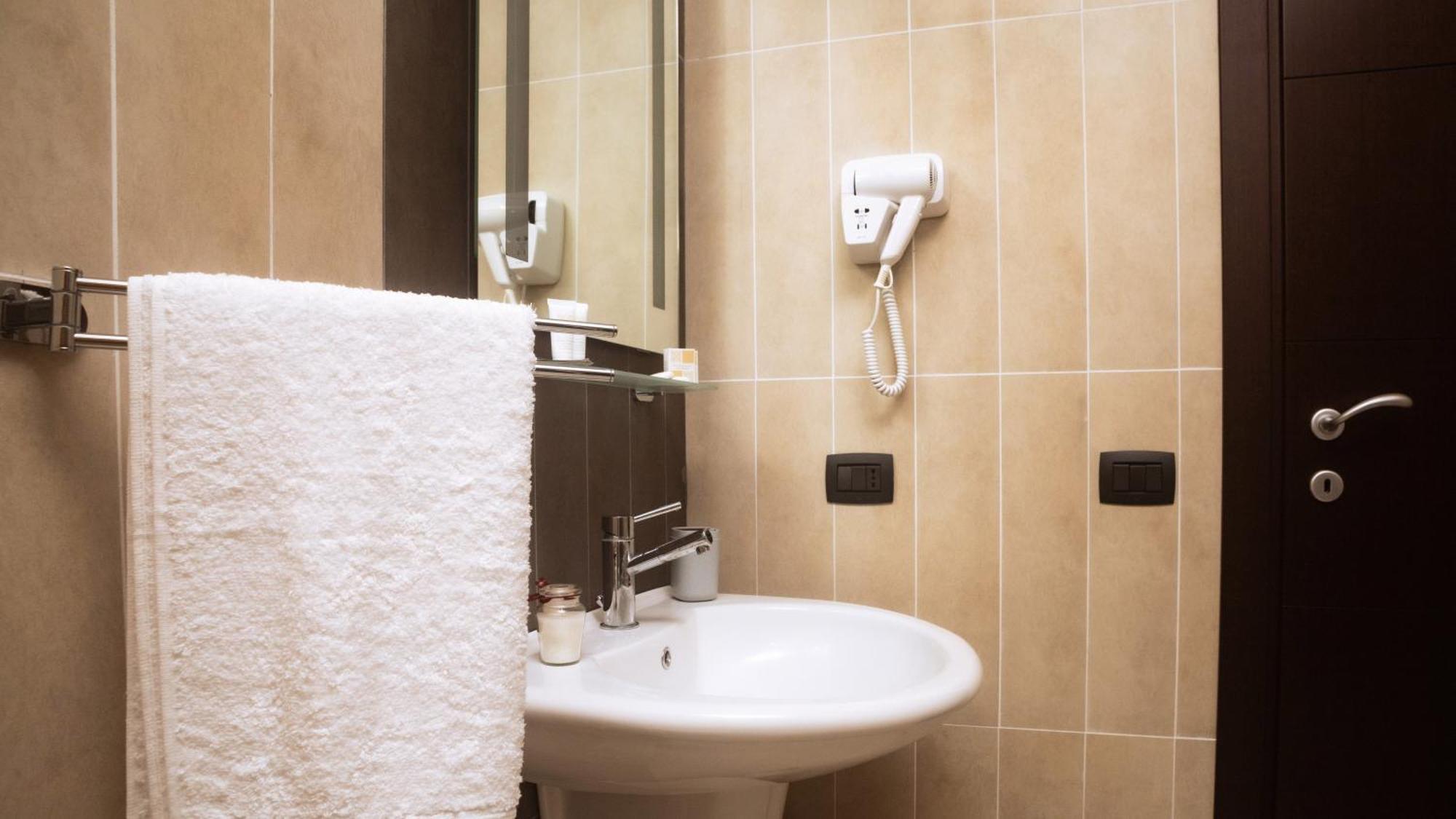 לוקורוטונדו Hotel Donna Crescenza מראה חיצוני תמונה