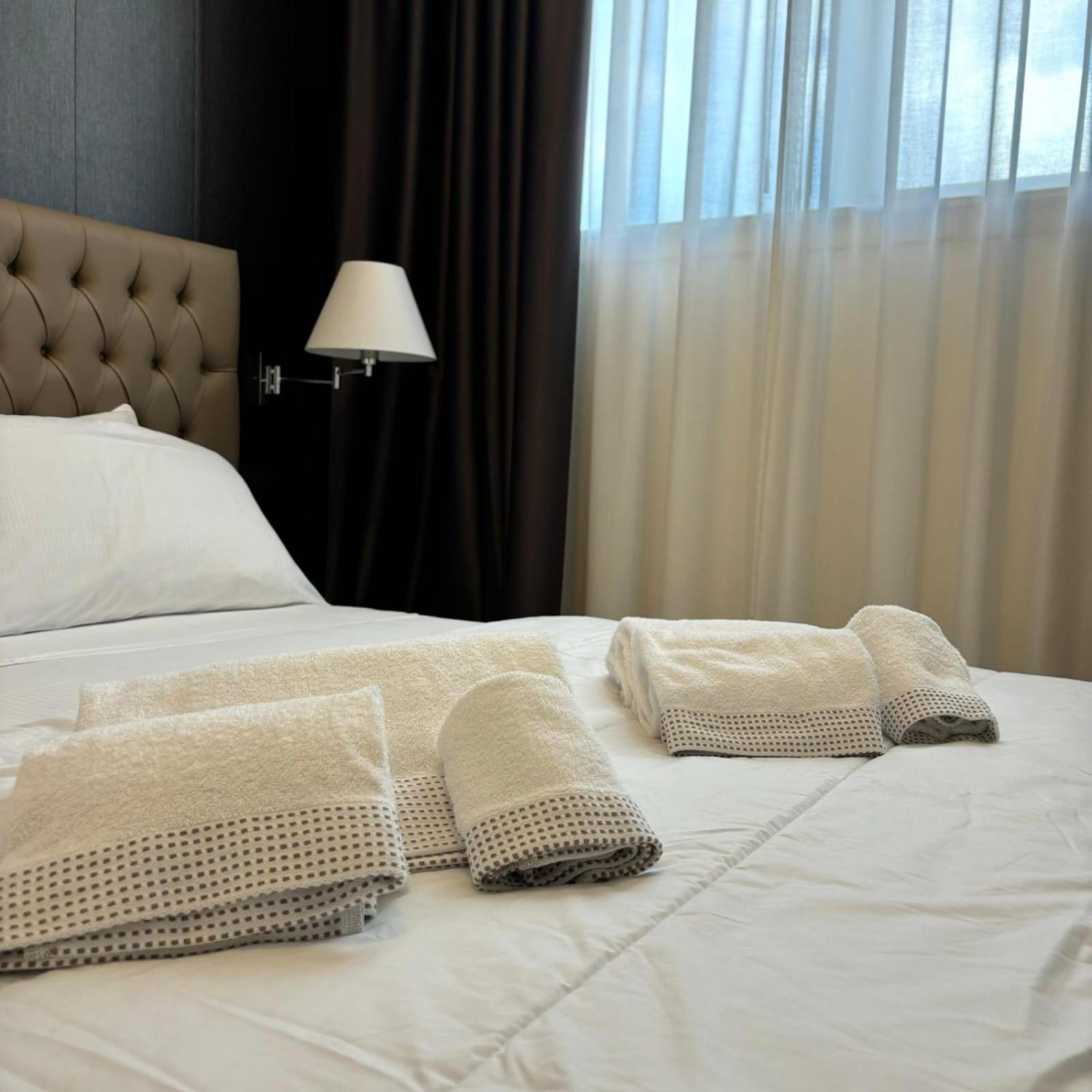 לוקורוטונדו Hotel Donna Crescenza מראה חיצוני תמונה