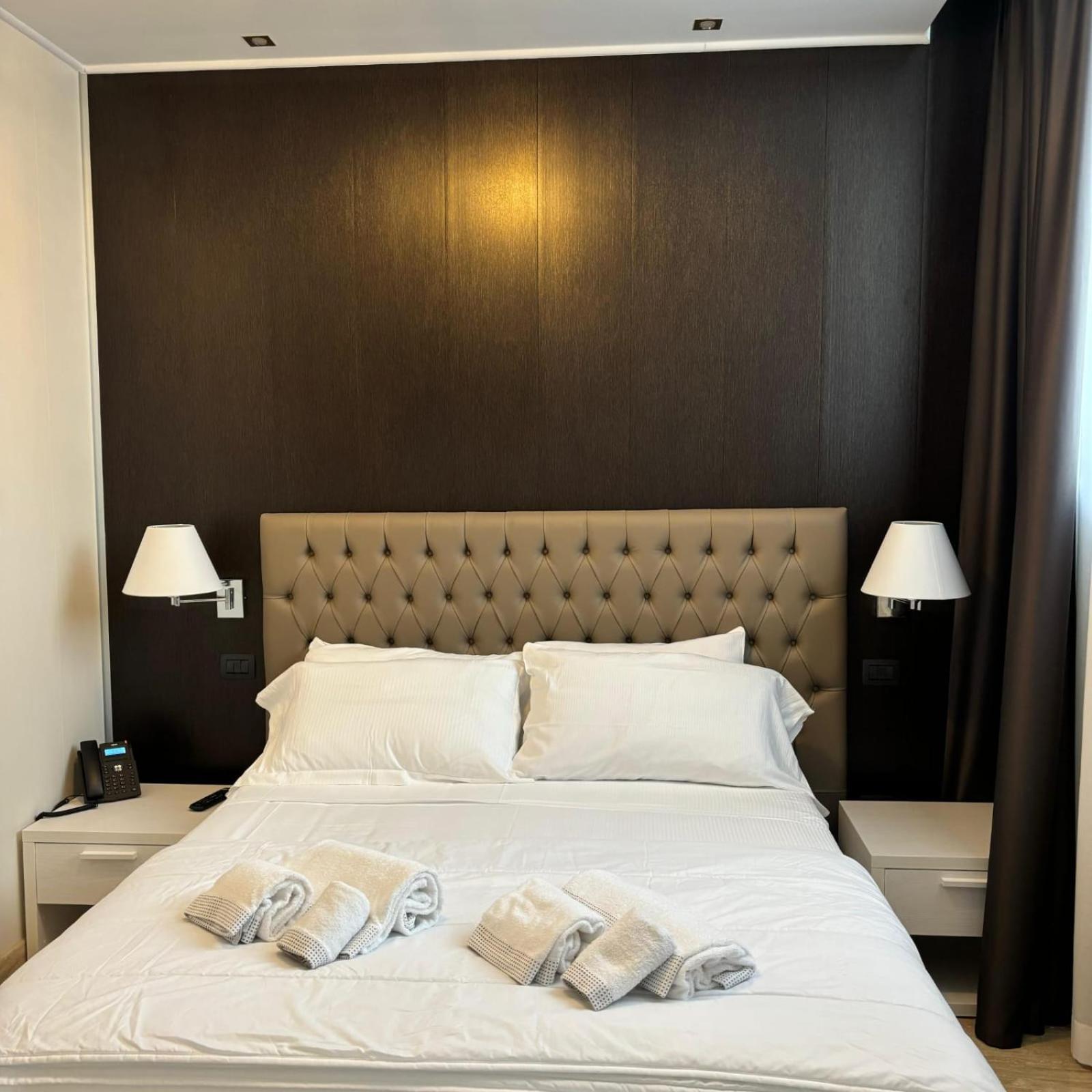 לוקורוטונדו Hotel Donna Crescenza מראה חיצוני תמונה